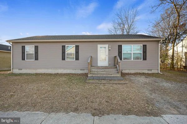 front view of house with a yard