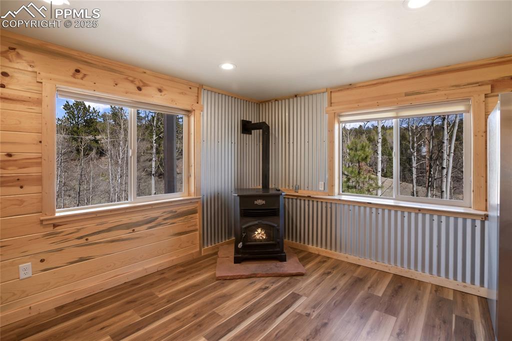 621 Yorktown Road Cripple Creek, CO 80813 - Photo 8 of 29 Living room with electric pellet stove