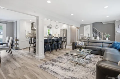 $949,999 | 272 Hamilton Avenue, Massapequa, NY 11758