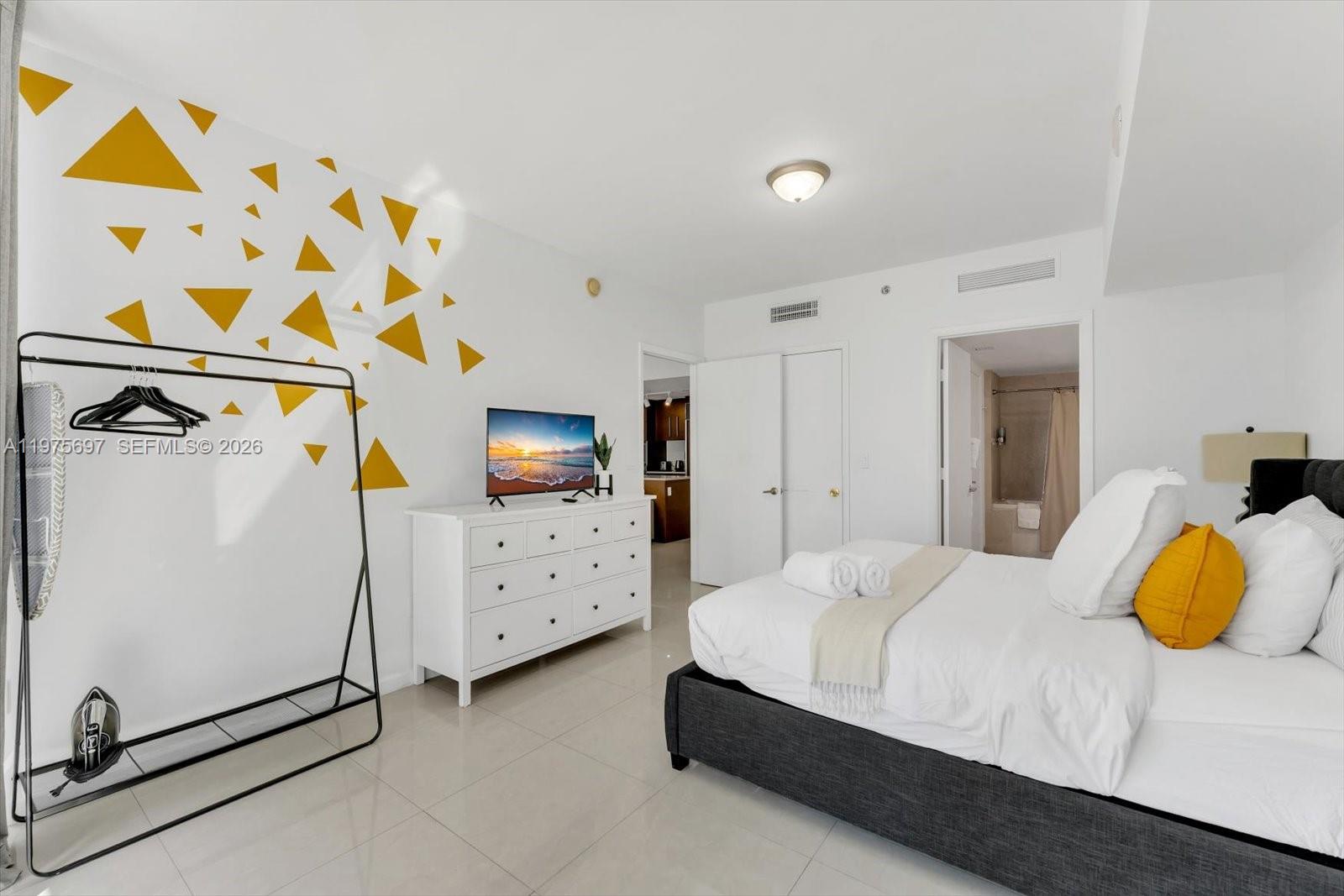 485 Brickell Avenue, Unit 1807 Miami, FL 33131 - Photo 11 of 26