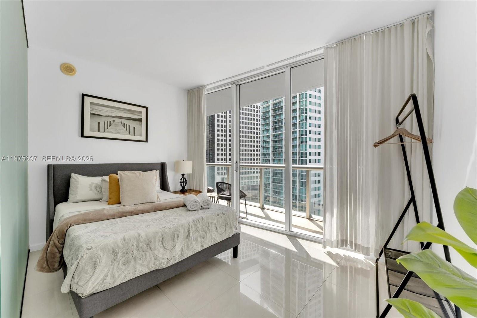 485 Brickell Avenue, Unit 1807 Miami, FL 33131 - Photo 15 of 26