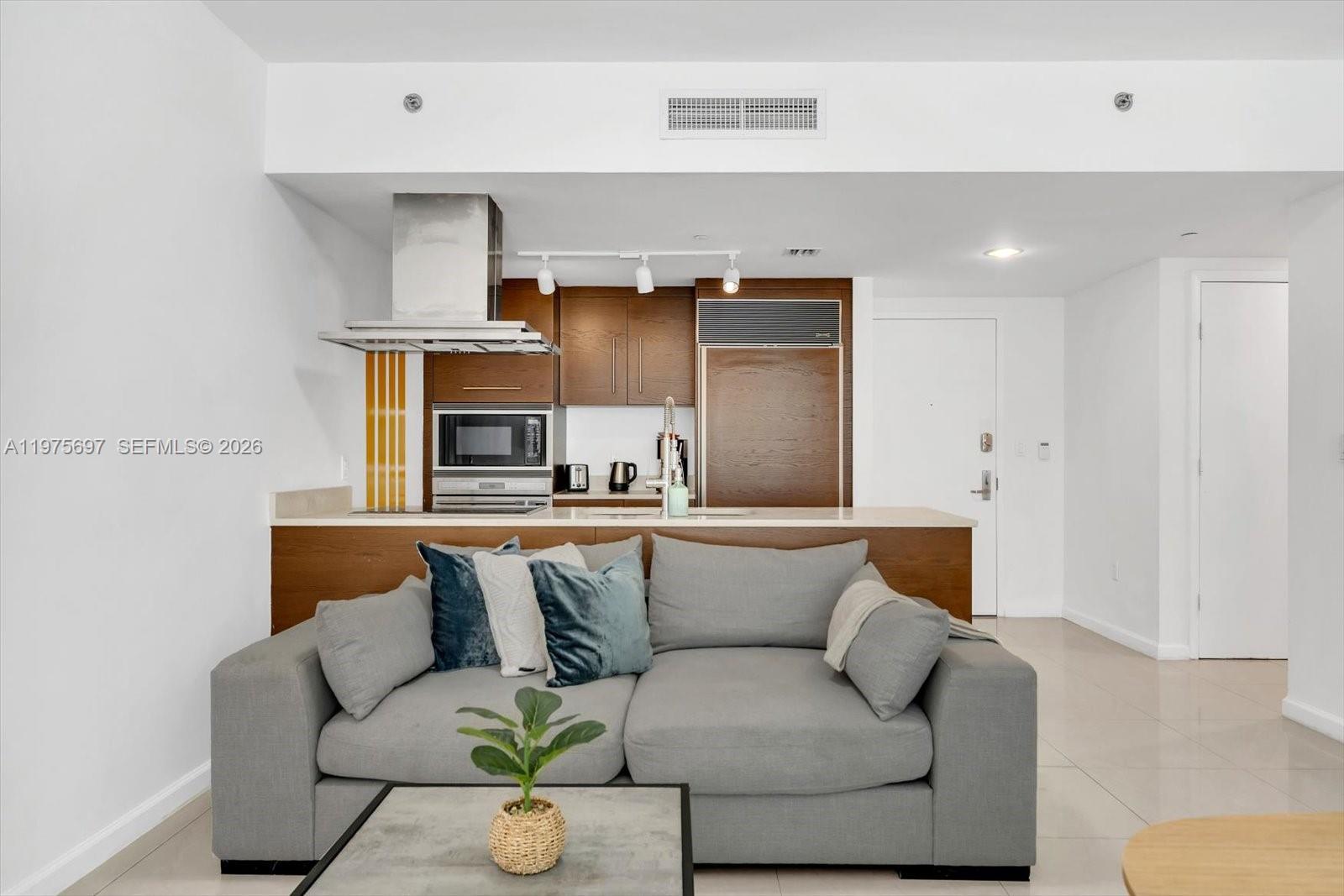 485 Brickell Avenue, Unit 1807 Miami, FL 33131 - Photo 2 of 26