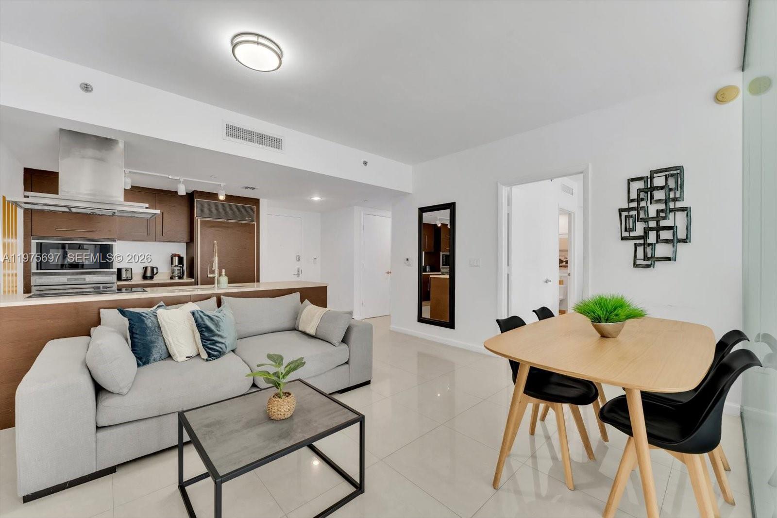 485 Brickell Avenue, Unit 1807 Miami, FL 33131 - Photo 3 of 26