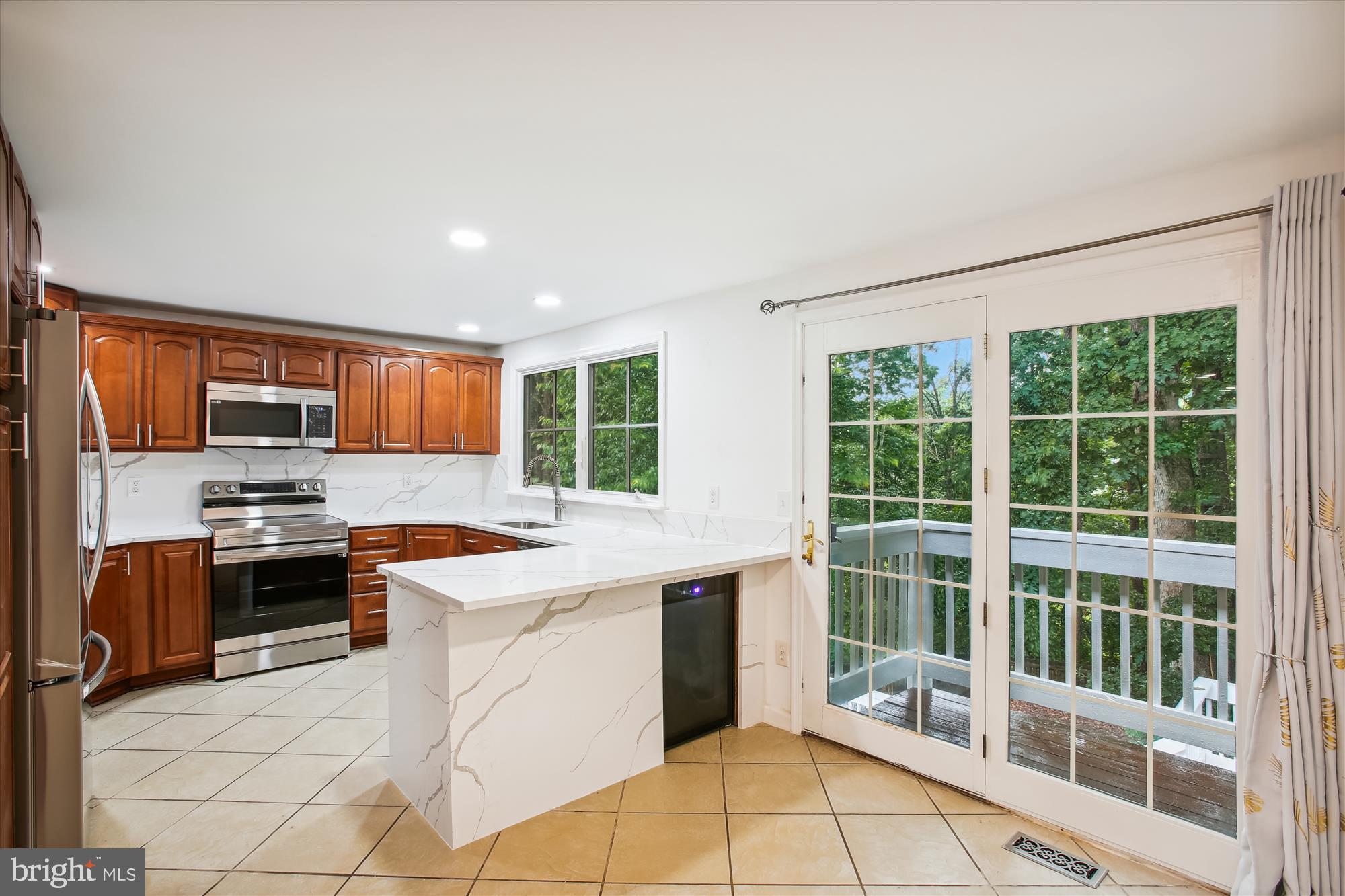 7660 Fallswood Way Lorton, VA 22079 - Photo 6 of 20 Brand New Kitchen