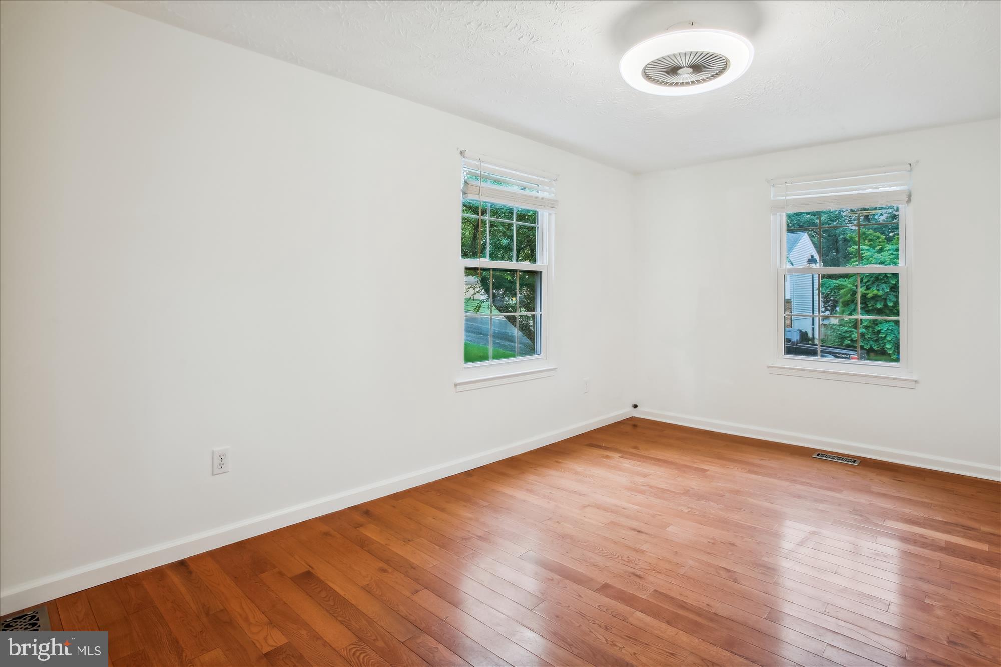 7660 Fallswood Way Lorton, VA 22079 - Photo 10 of 20
