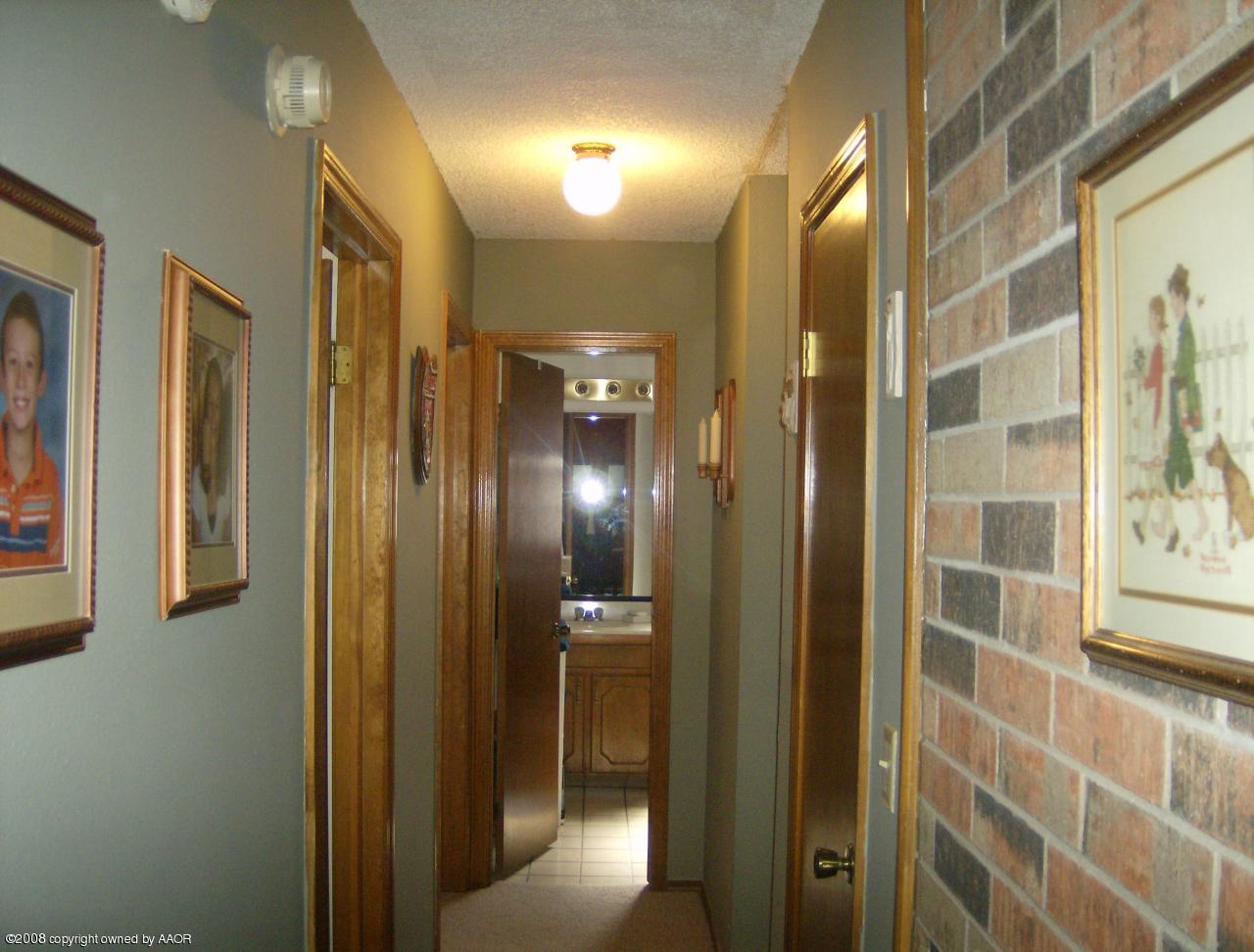 6906 Devonshire Road Amarillo, TX 79109 - Photo 9 of 14 Hall