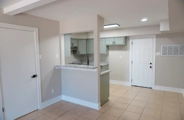 $1,300 | 218 South Pruett Street, Unit 218, Baytown, TX 77520