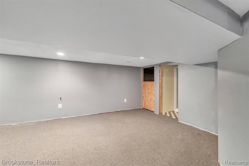 1395 Dawes Avenue Rochester Hills, MI 48307 - Photo 20 of 36