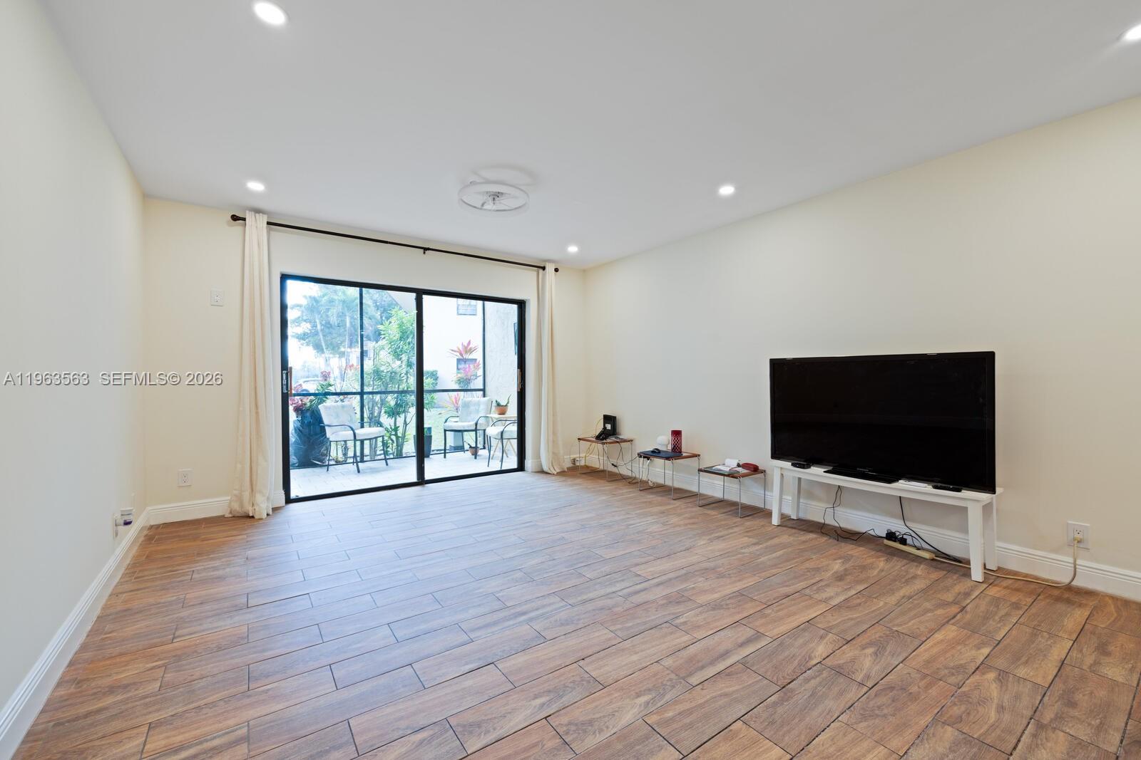 200 Gate Road, Unit 102 Hollywood, FL 33024 - Photo 5 of 18