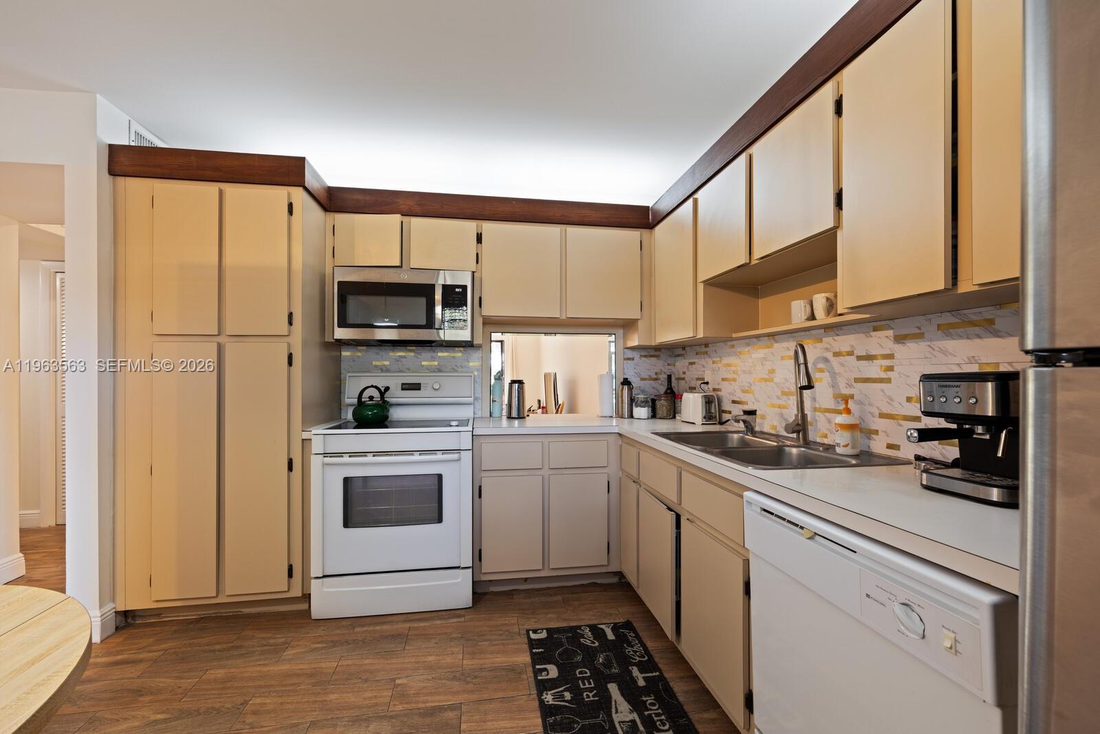 200 Gate Road, Unit 102 Hollywood, FL 33024 - Photo 8 of 18