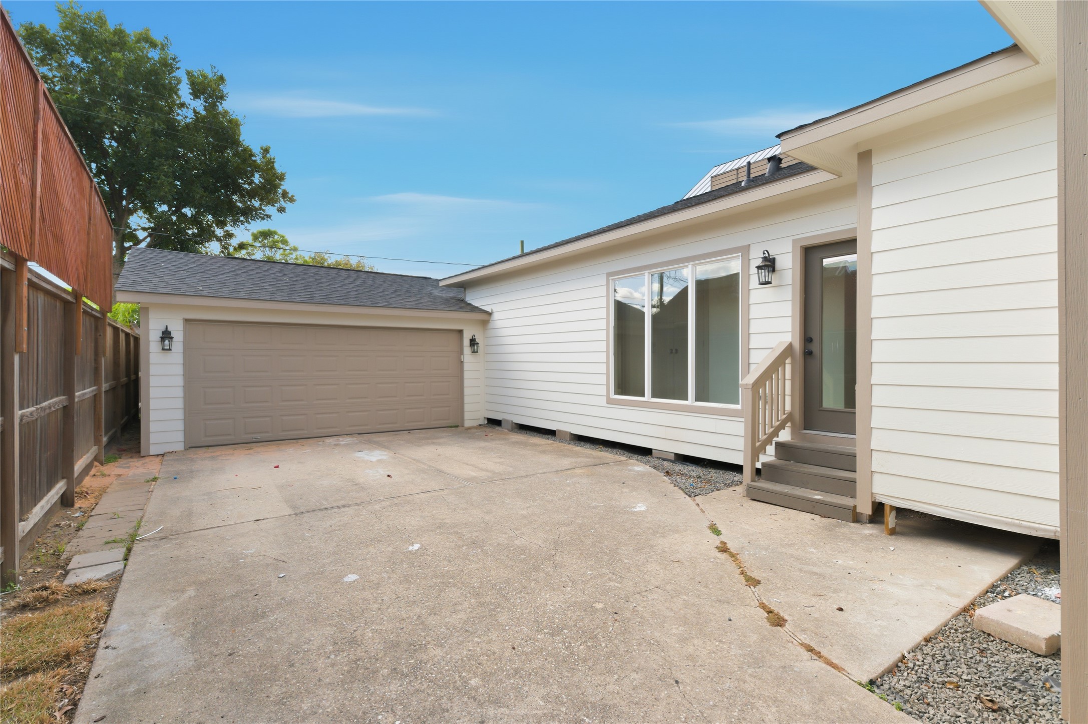 1202 Aurora Street Houston, TX 77009 - Photo 37 of 37 a view of house with a outdoor space