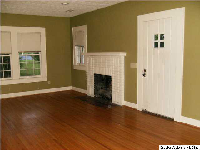 303 5th Street North Clanton, AL 35045 - Photo 2 of 16