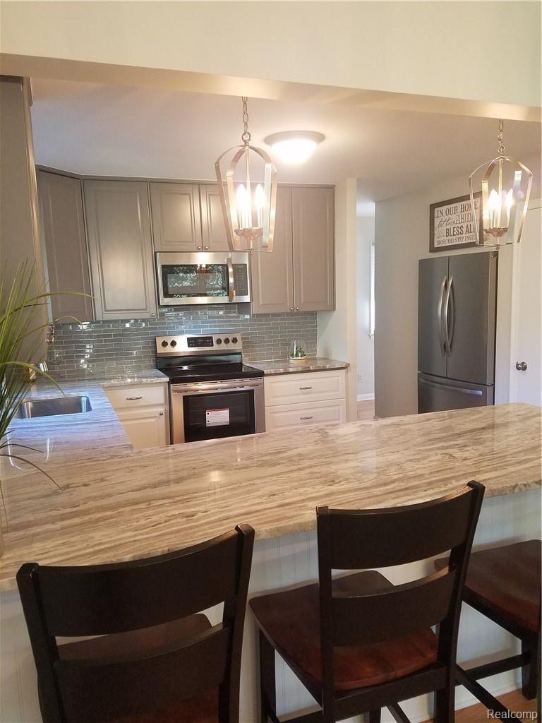 32262 Bonnet Hill Road Farmington, MI 48334 - Photo 22 of 28 20181016_150435.jpg