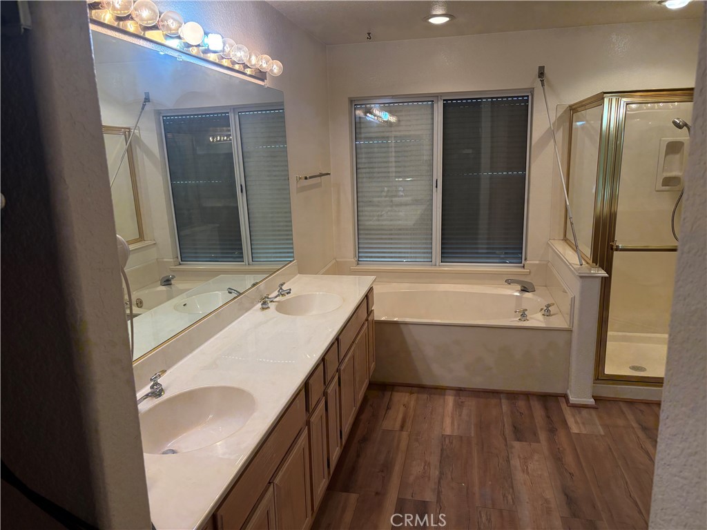 40135 Festival Road Murrieta, CA 92562 - Photo 15 of 35 a bathroom with a tub sink and mirror