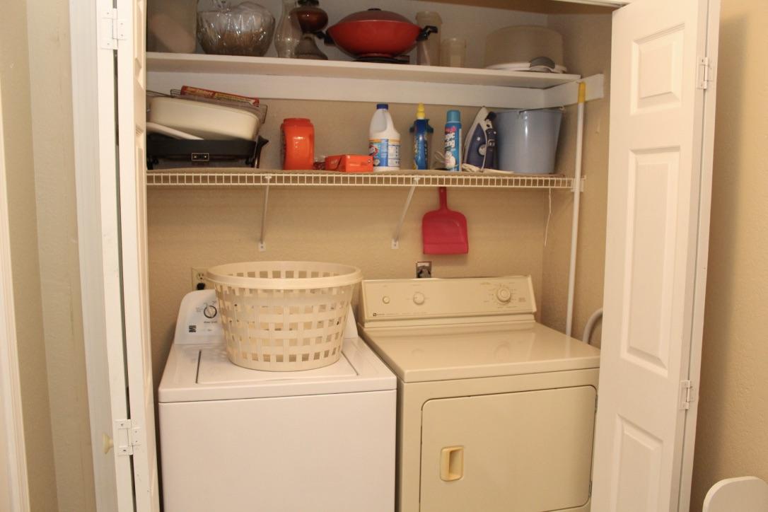 705 Valley Road Crestview, FL 32539 - Photo 16 of 20 a utility room with dryer and washer