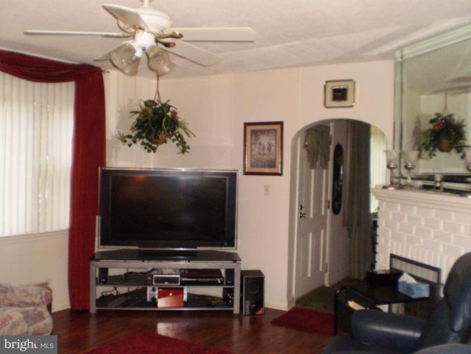 7008 Allentown Road Temple Hills, MD 20748 - Photo 12 of 30 Living Room
