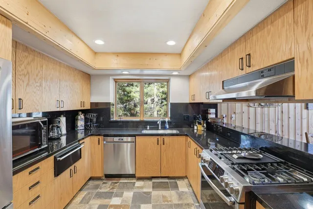 $1,095,000 | 724 North Shore Boulevard, Kings Beach, CA 96143