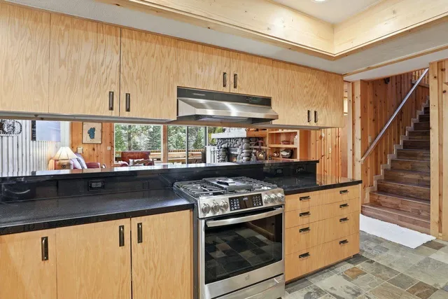 $1,095,000 | 724 North Shore Boulevard, Kings Beach, CA 96143