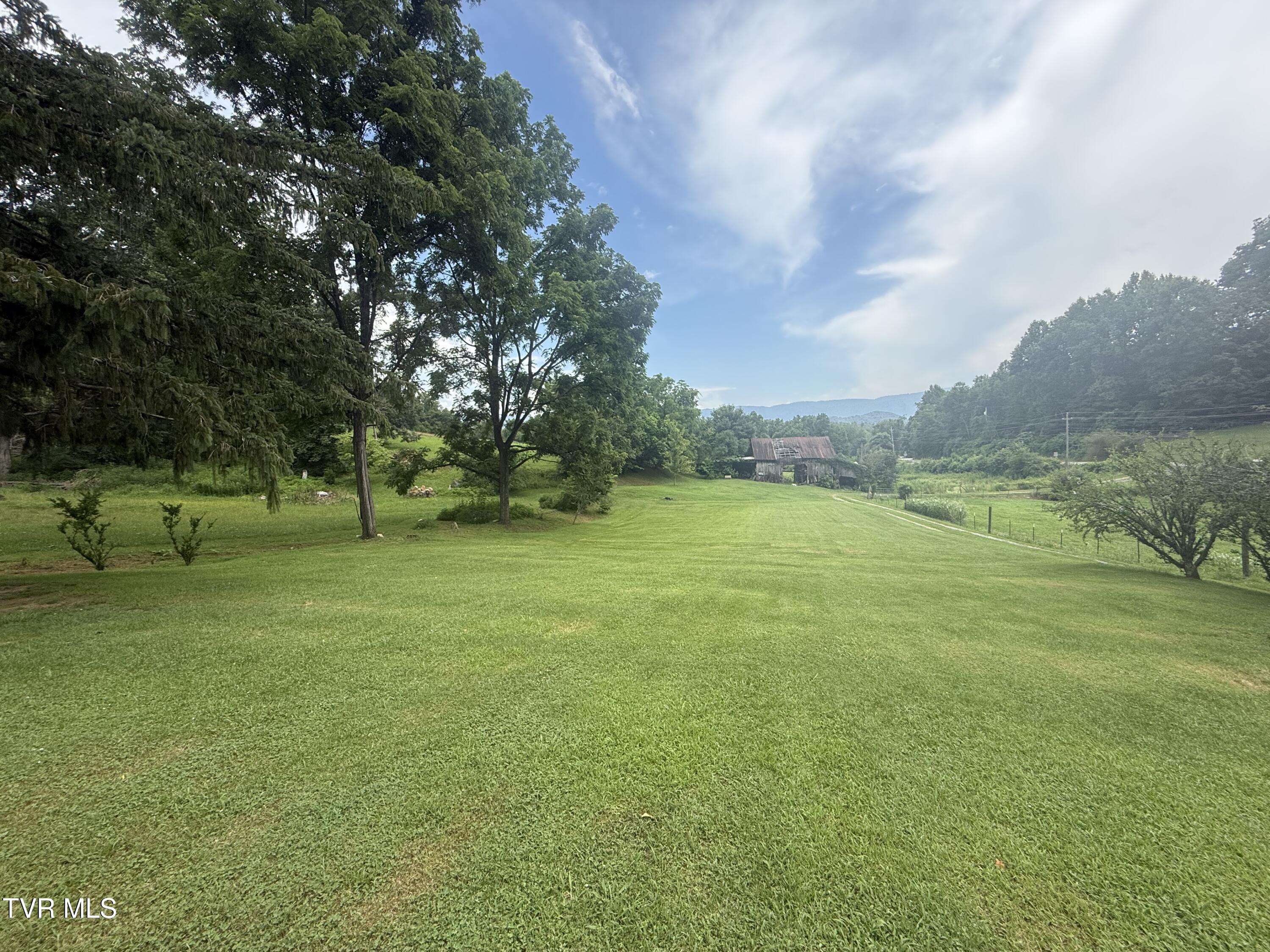 391 Emmett Road Bristol, TN 37620 - Photo 6 of 23 23