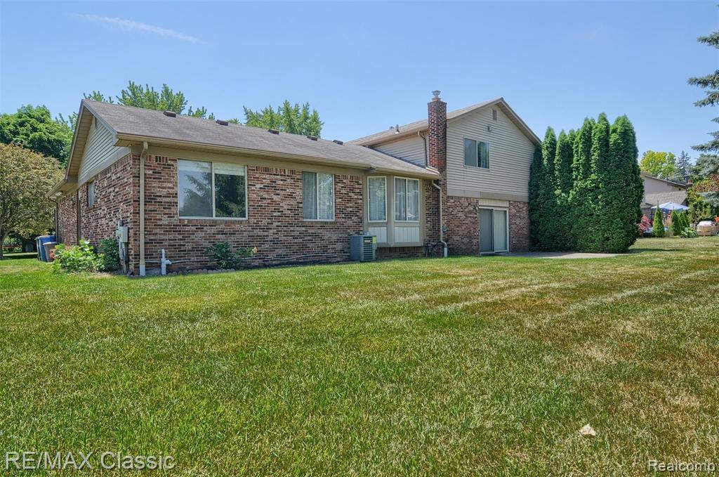695 Plum Ridge Drive Rochester Hills, MI 48309 - Photo 37 of 38