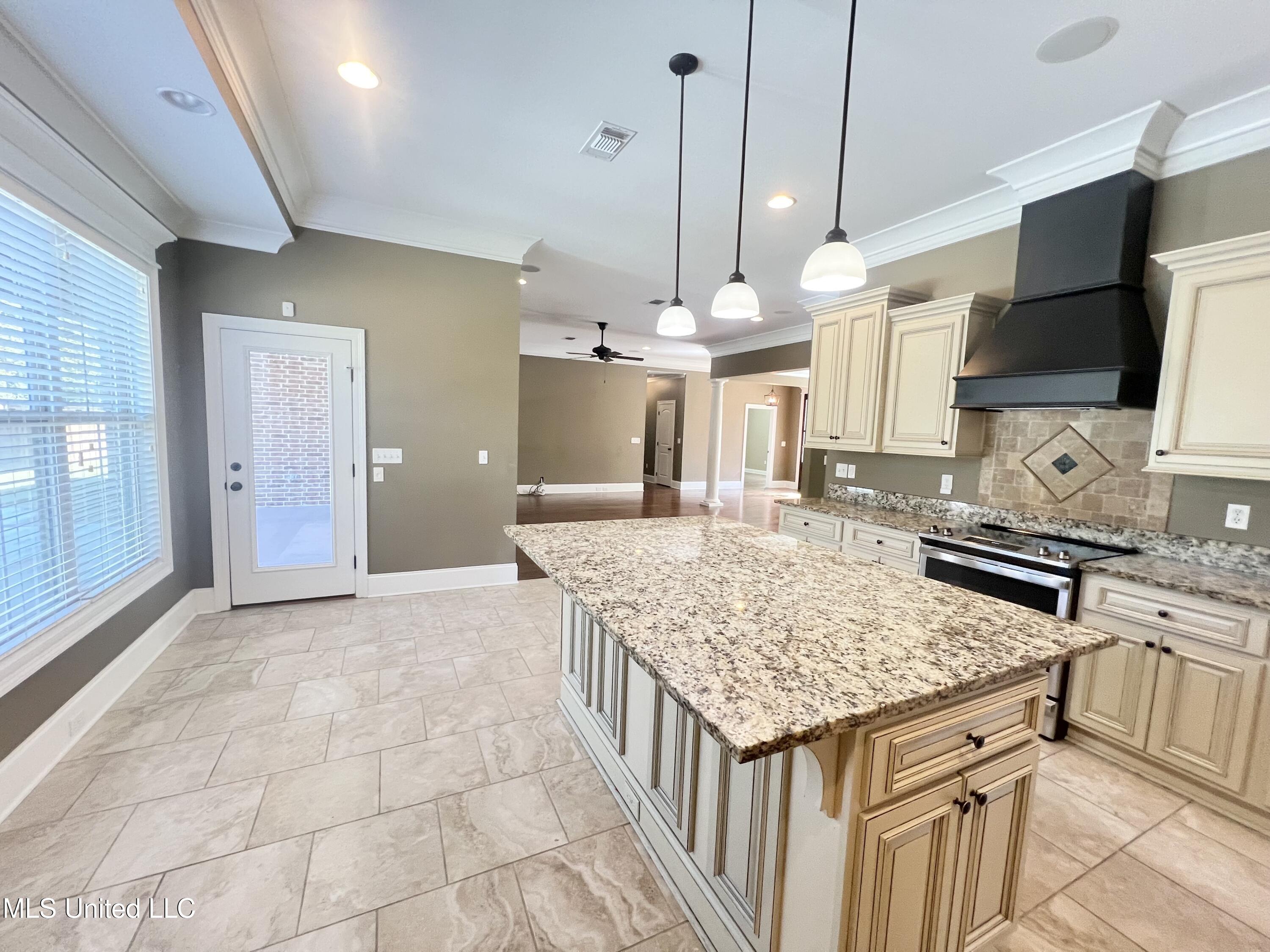 7869 Magnolia Loop Pass Christian, MS 39571 - Photo 14 of 49 IMG_E4796