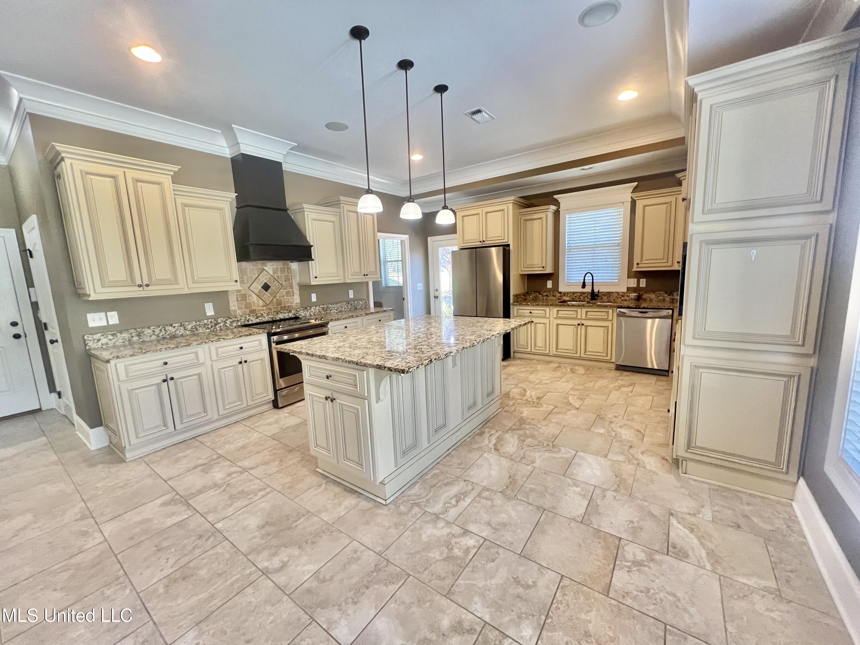 7869 Magnolia Loop Pass Christian, MS 39571 - Photo 4 of 49 IMG_E4789