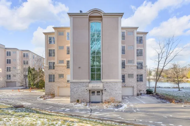 $530,000 | 6750 Spirit Lake Drive, Unit 301, Indianapolis, IN 46220