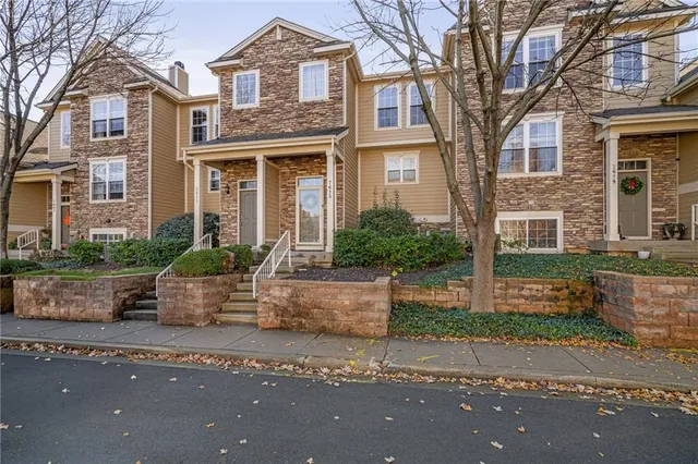 $320,000 | 7615 West 158th Terrace, Overland Park, KS 66223