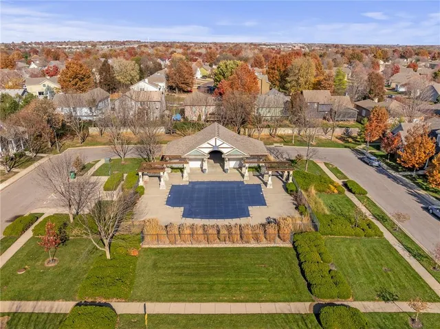 $320,000 | 7615 West 158th Terrace, Overland Park, KS 66223