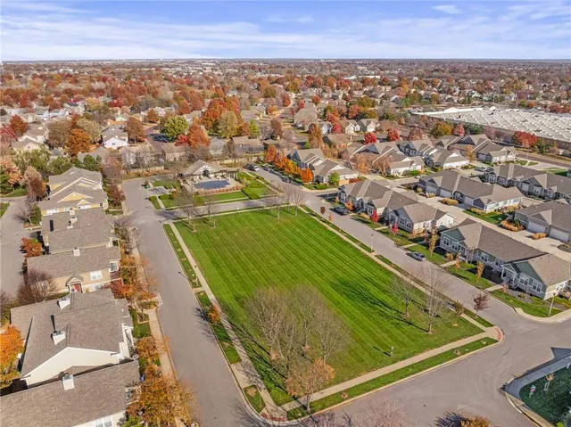 $320,000 | 7615 West 158th Terrace, Overland Park, KS 66223