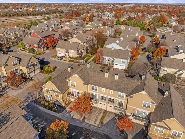 $320,000 | 7615 West 158th Terrace, Overland Park, KS 66223