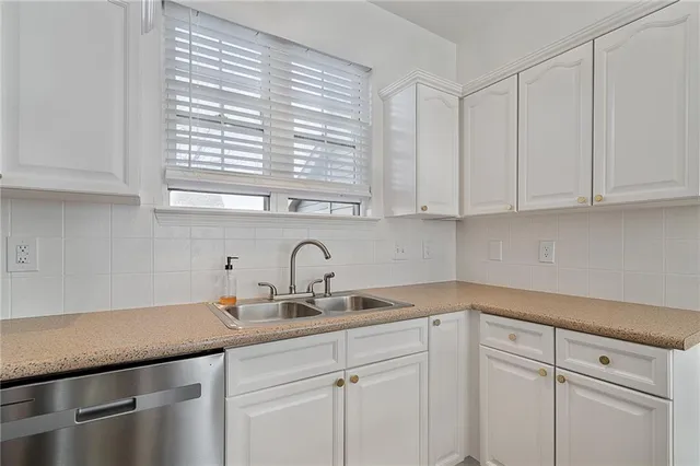 $320,000 | 7615 West 158th Terrace, Overland Park, KS 66223