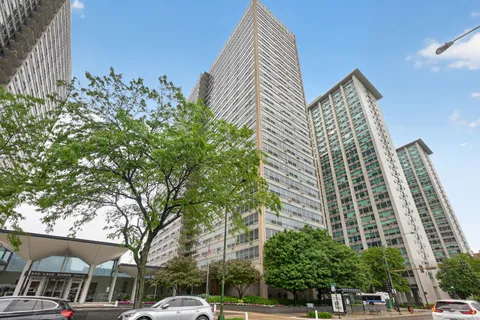 $159,500 | 3550 North Lake Shore Drive, Unit 1925, Chicago, IL 60657