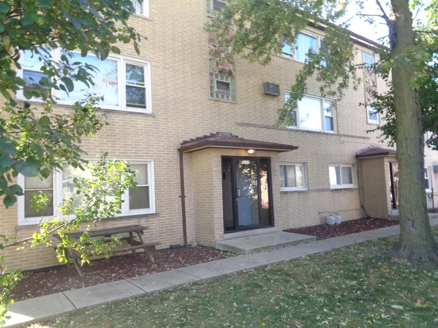 $1,425 | 7652 South Harlem Avenue, Unit 3C, Bridgeview, IL 60455