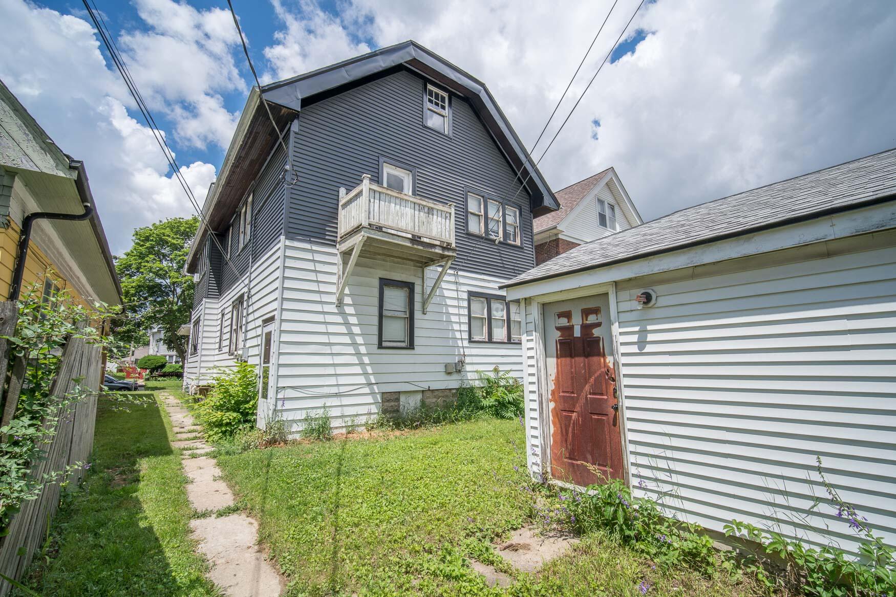 2808 North 48th Street, Unit 2810 Milwaukee, WI 53210 - Photo 3 of 19 Backyard