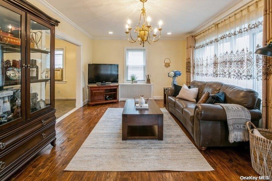 44 Jayson Avenue Great Neck, NY 11021 - Photo 3 of 23