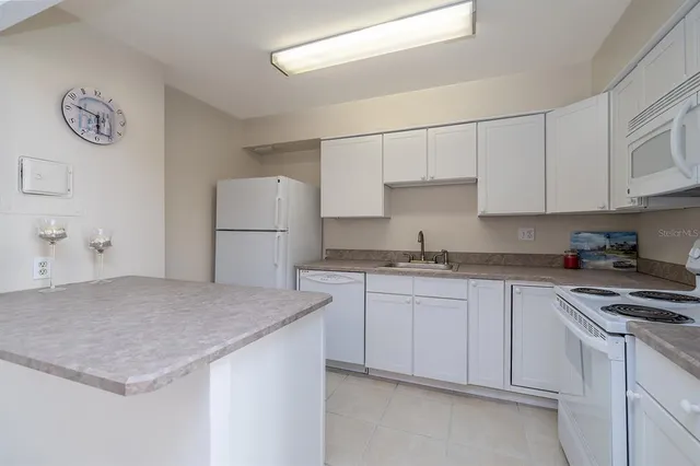 $199,999 | 2800 North Atlantic Avenue, Unit 511, Daytona Beach, FL 32118