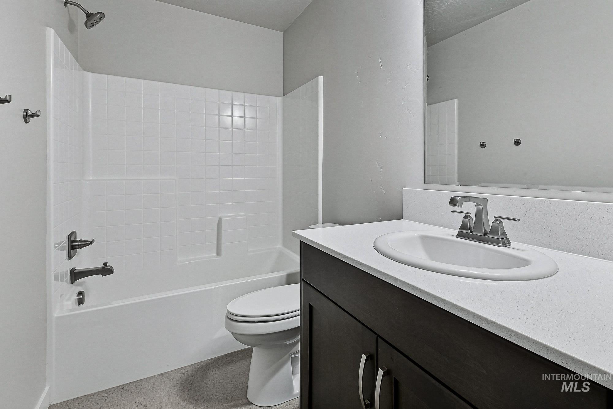 3065 North Summerbrook Avenue Meridian, ID 83646 - Photo 27 of 33 Full bath with vanity and shower combination