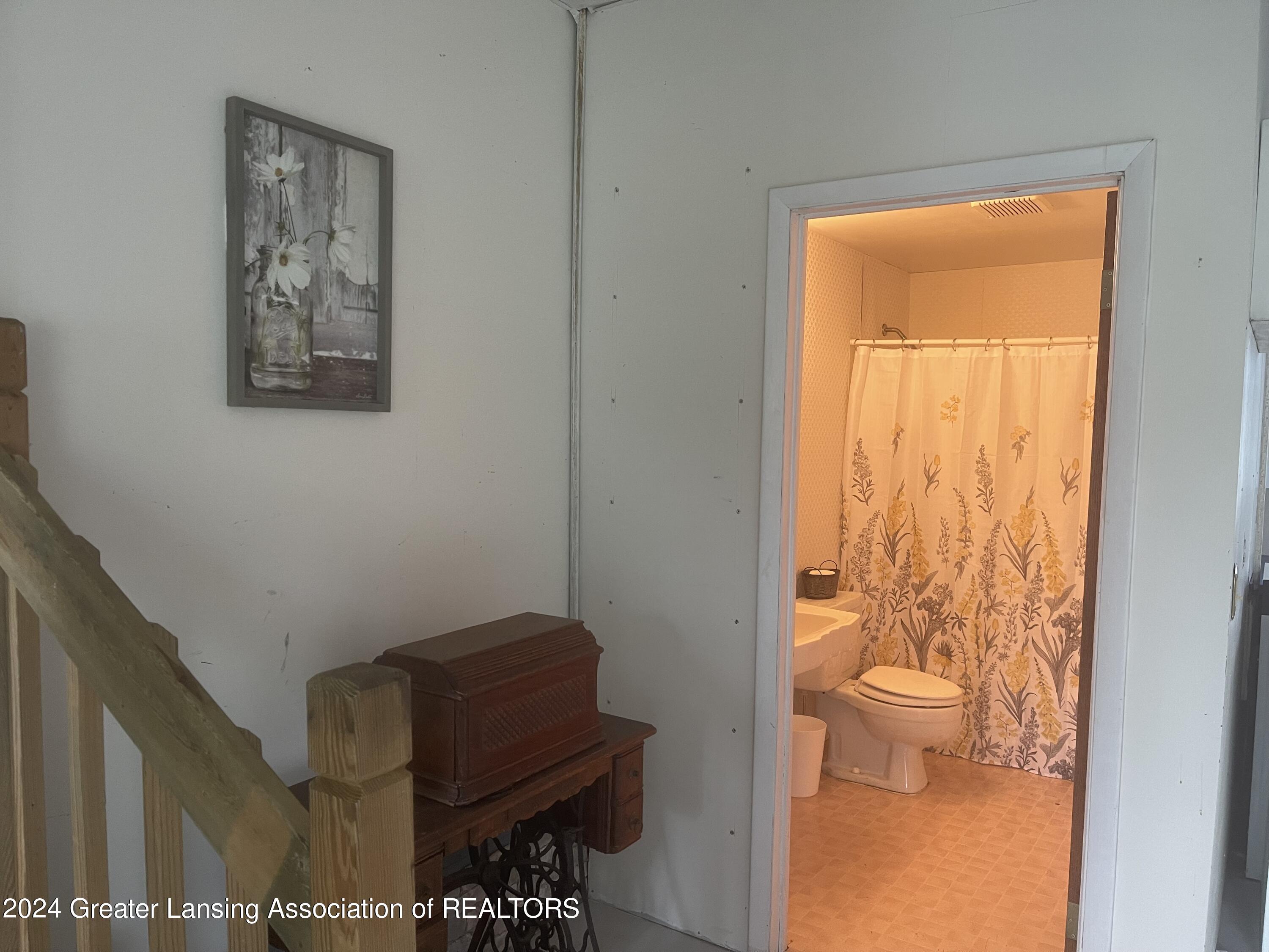 7140 Williams Road Lansing, MI 48911 - Photo 18 of 23 IMG_6175