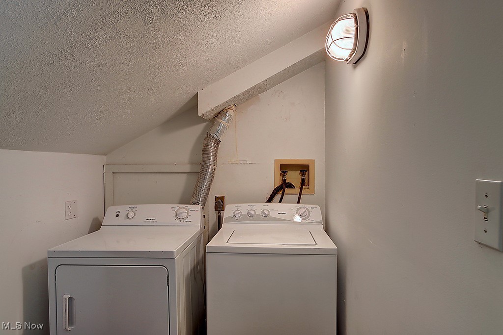 3323 East Fairfax Road Cleveland, OH 44118 - Photo 17 of 24 Full-size bedroom level laundry!