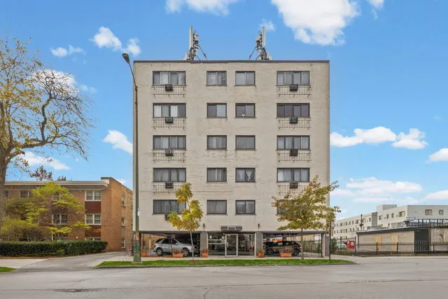 $225,000 | 7540 North Ridge Boulevard, Unit 5D, Chicago, IL 60645
