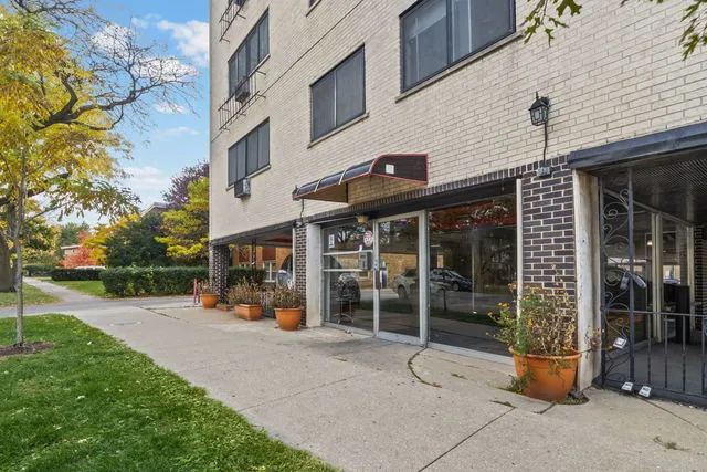 $225,000 | 7540 North Ridge Boulevard, Unit 5D, Chicago, IL 60645