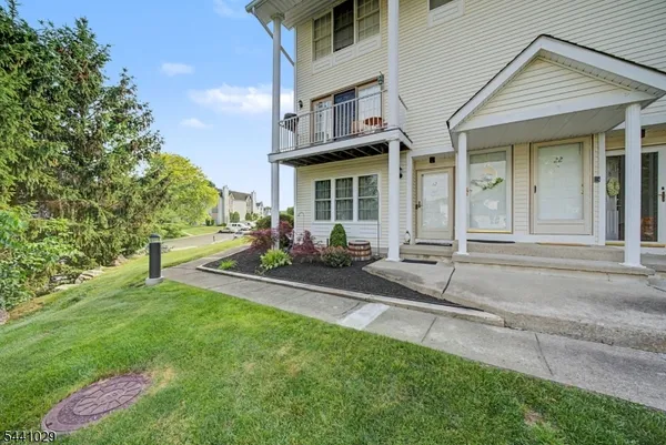 $249,900 | 12 Amherst Court, Hamburg, NJ 07419