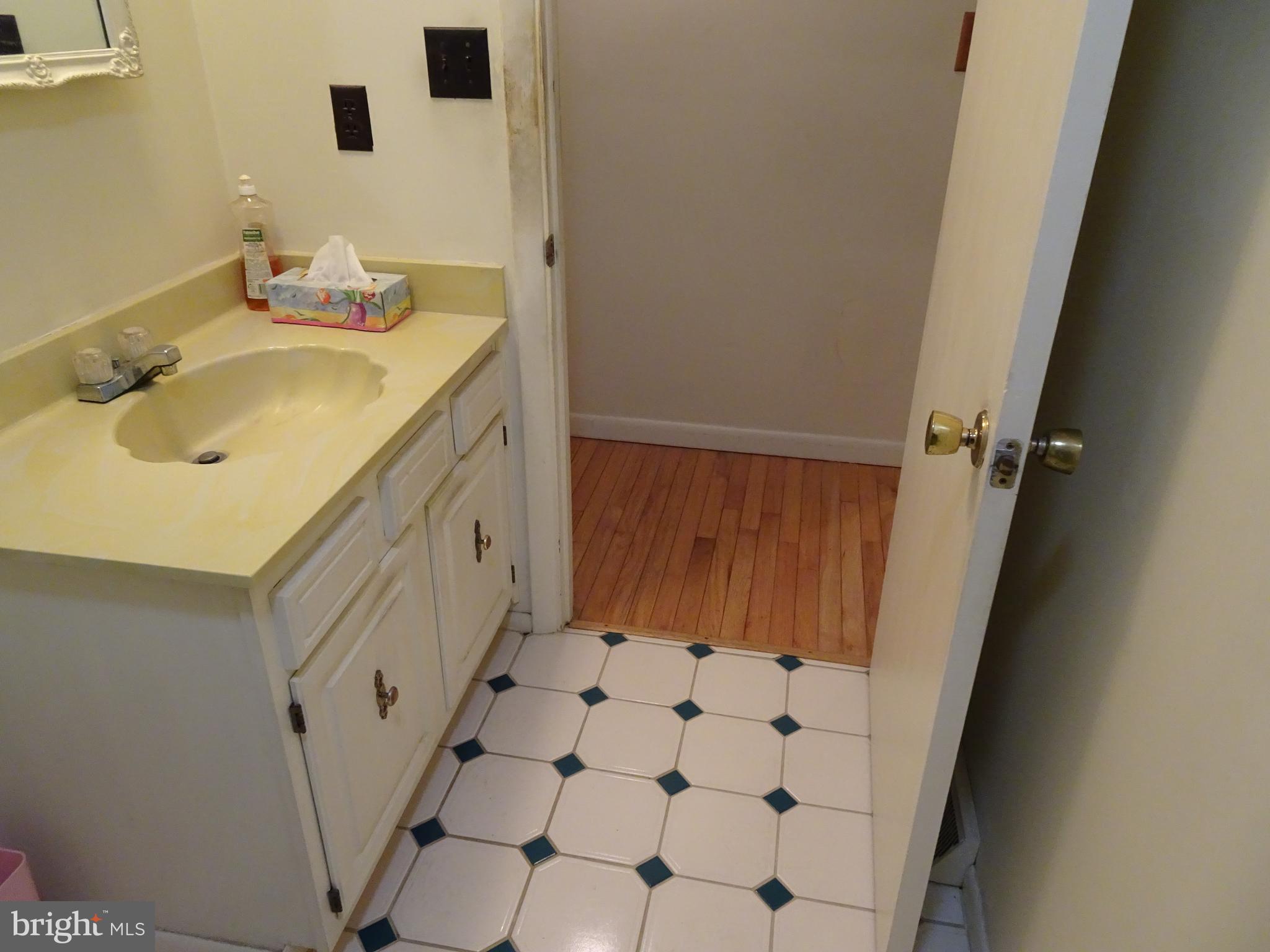 12672 Oakland Road Ridgely, MD 21660 - Photo 14 of 38 Hall Bath Room