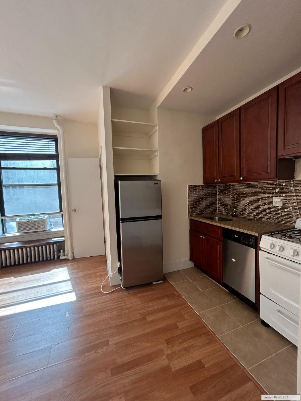 560 West End Avenue, Unit 4E Manhattan, NY 10024 - Photo 12 of 29 Photo 12