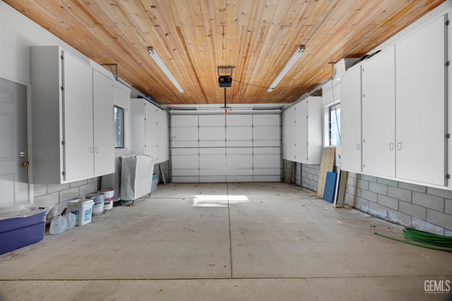 Undisclosed Address Wofford Heights, CA 93285 - Photo 25 of 26 a view of garage