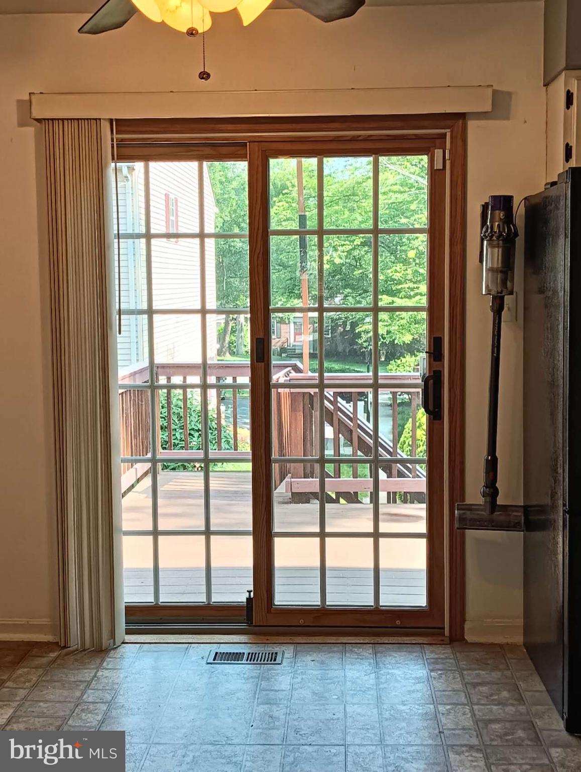 10360 Castlehedge Terrace Silver Spring, MD 20902 - Photo 3 of 11 Gallery Image 3