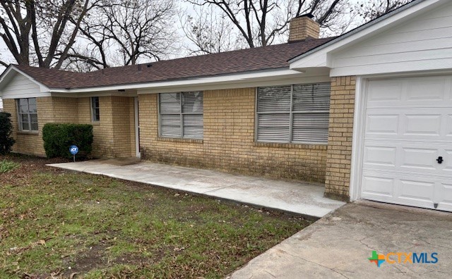 9681 Highway 53 Temple, TX 76501 - Photo 4 of 20 a front view of a house with a yard