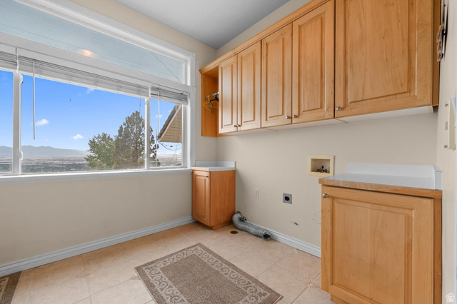 708 Eagle Rdg Drive Bountiful, UT 84010 - Photo 54 of 69 Lower level laundry room view 1