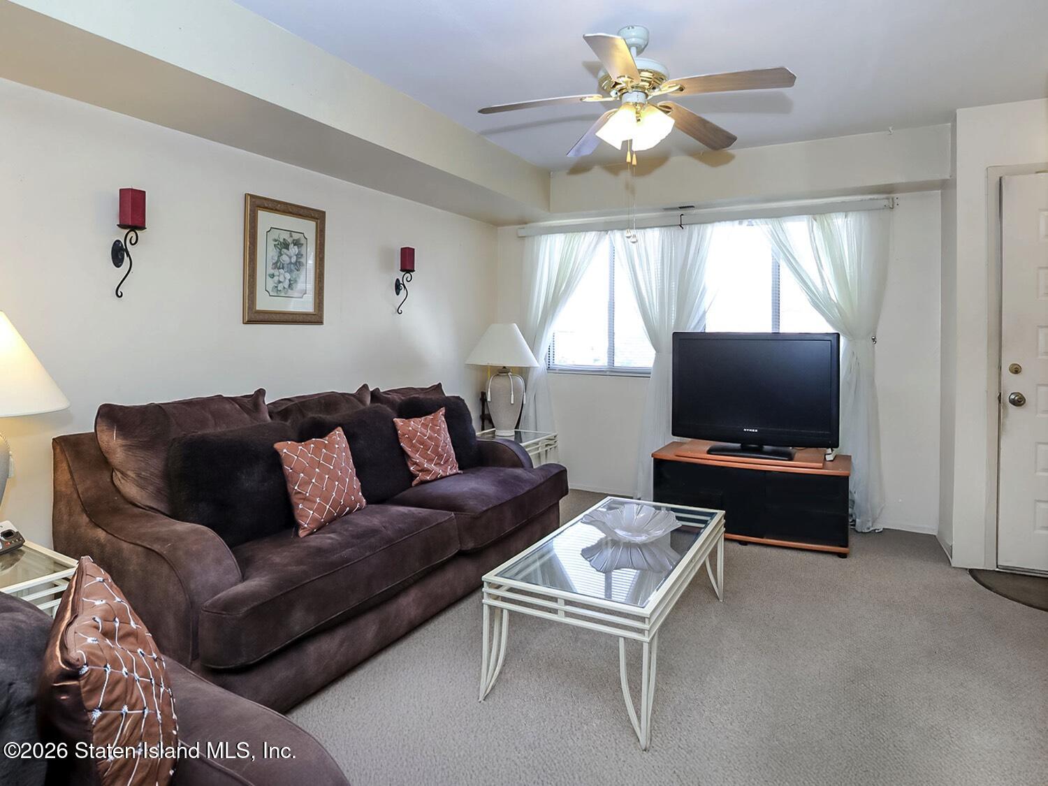 291 D Signs Road, Unit D Staten Island, NY 10314 - Photo 3 of 21 IMG_8368